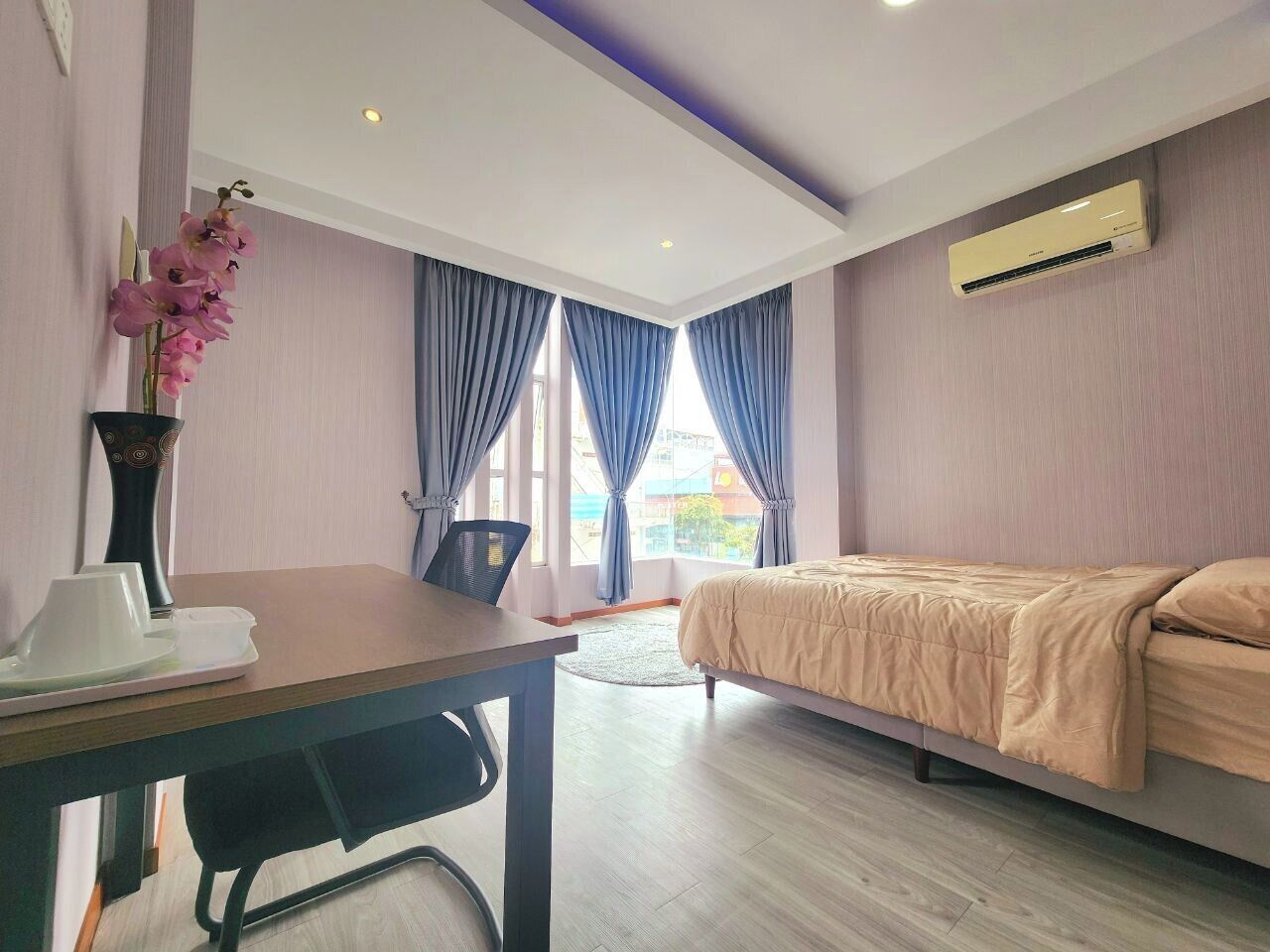 3 bedrooms, desk, iron/ironing board