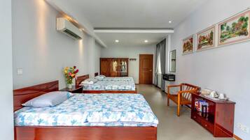 2 bedrooms, desk, iron/ironing board, WiFi (free)