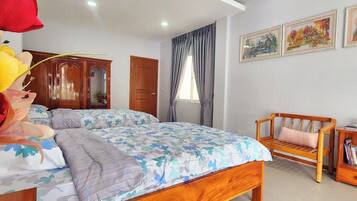 3 bedrooms, desk, iron/ironing board