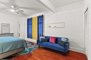 1 室のベッドルーム、デスク、アイロン / アイロン台、WiFi