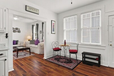 Cutest 1BR steps to St. Charles Streetcar!