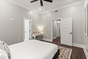 3 bedrooms, desk, iron/ironing board, travel crib - Charming 3BR House in Uptown New Orleans! (New Orleans)