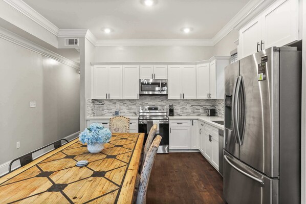 Fridge, microwave, oven, stovetop - Charming 3BR House in Uptown New Orleans! (New Orleans)