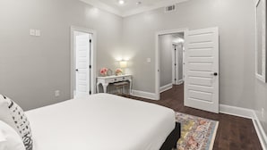 3 bedrooms, desk, iron/ironing board, travel crib