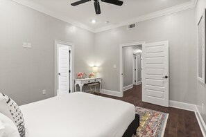 3 bedrooms, desk, iron/ironing board, travel cot - Charming 3BR House in Uptown New Orleans! (New Orleans)