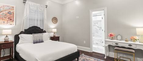 3 bedrooms, desk, iron/ironing board, travel cot