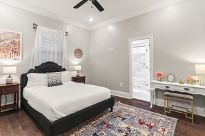 3 bedrooms, desk, iron/ironing board, travel cot