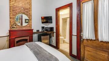 1 habitación, tabla de planchar con plancha, wifi y ropa de cama