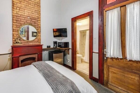 1 dormitorio, tabla de planchar con plancha, wifi y ropa de cama