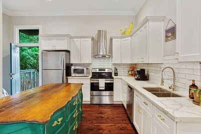 Designer's Dream! 3 bed/2.5 bath