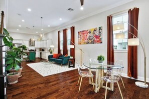 Interior - Designer's Dream! 3 bed/2.5 bath (New Orleans)