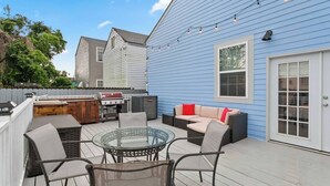 Outdoor dining - Blissful New Orleans Retreat 3 Bedroom/ 2.5 bath (New Orleans)