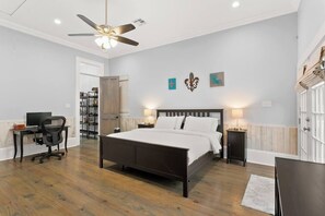 3 Schlafzimmer, Schreibtisch, Bügeleisen/Bügelbrett, Reisekinderbett