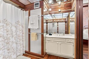 Douche, sèche-cheveux