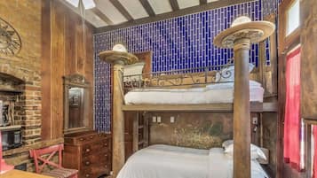 1 dormitorio, tabla de planchar con plancha, wifi y ropa de cama