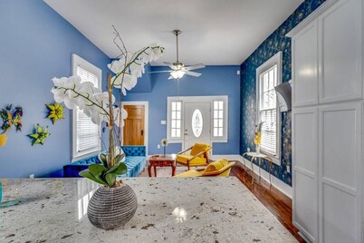 Adorable Mid City 2 Bedroom Centrally Located!
