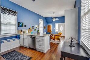 Unclassified image, 5 of 21, button - Adorable Mid City 2 Bedroom Centrally Located! (New Orleans)