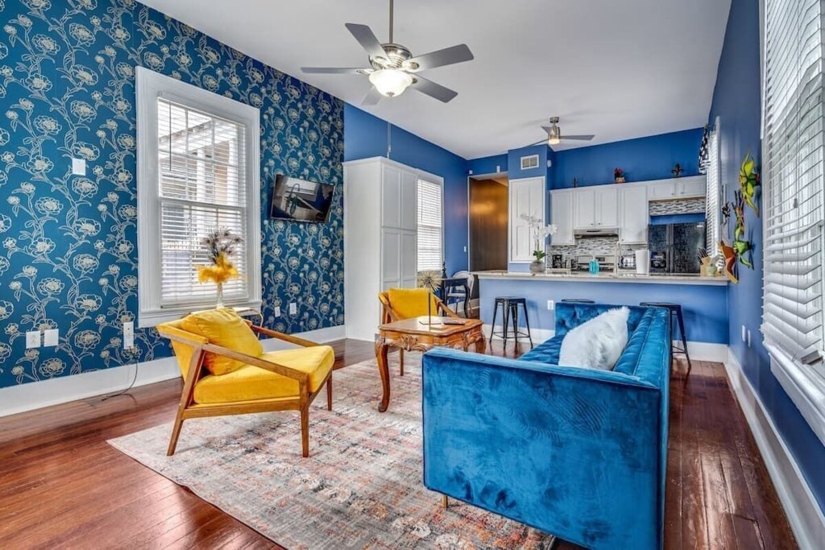 Adorable Mid City 2 Bedroom Centrally Located!