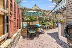 Unclassified image, 2 of 9, button