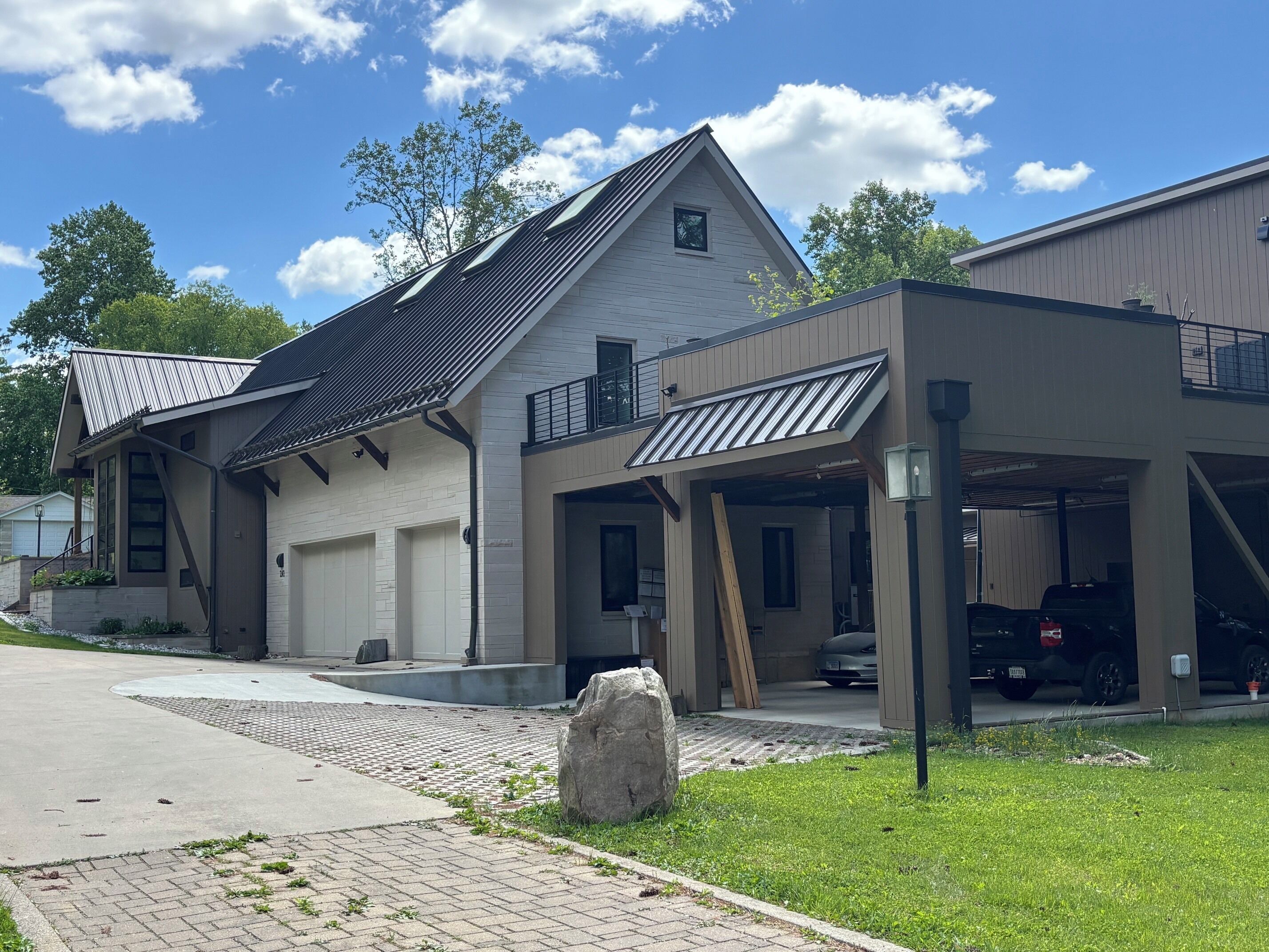 Private apartment above garage