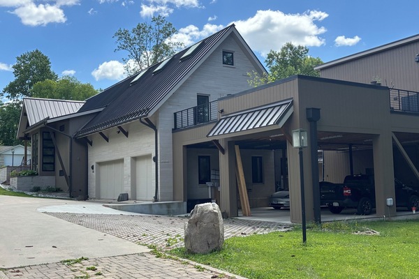 Private apartment above garage