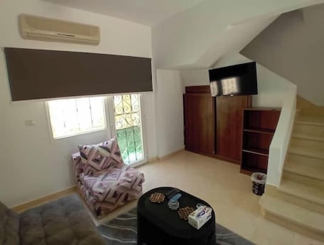 TV. 822. Quiet 2BR Townhouse | Sofa Bed | Gated Community