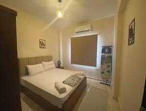 2 bedrooms, iron/ironing board, WiFi, bed sheets - 123 · 2BR townhouse, 1 bath, yard (Sheikh Zayed)