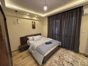 3 bedrooms, iron/ironing board, WiFi - 803 . Spacious 3BR Apt., 2 Baths, Gated Community (Al Sheikh Zayed)