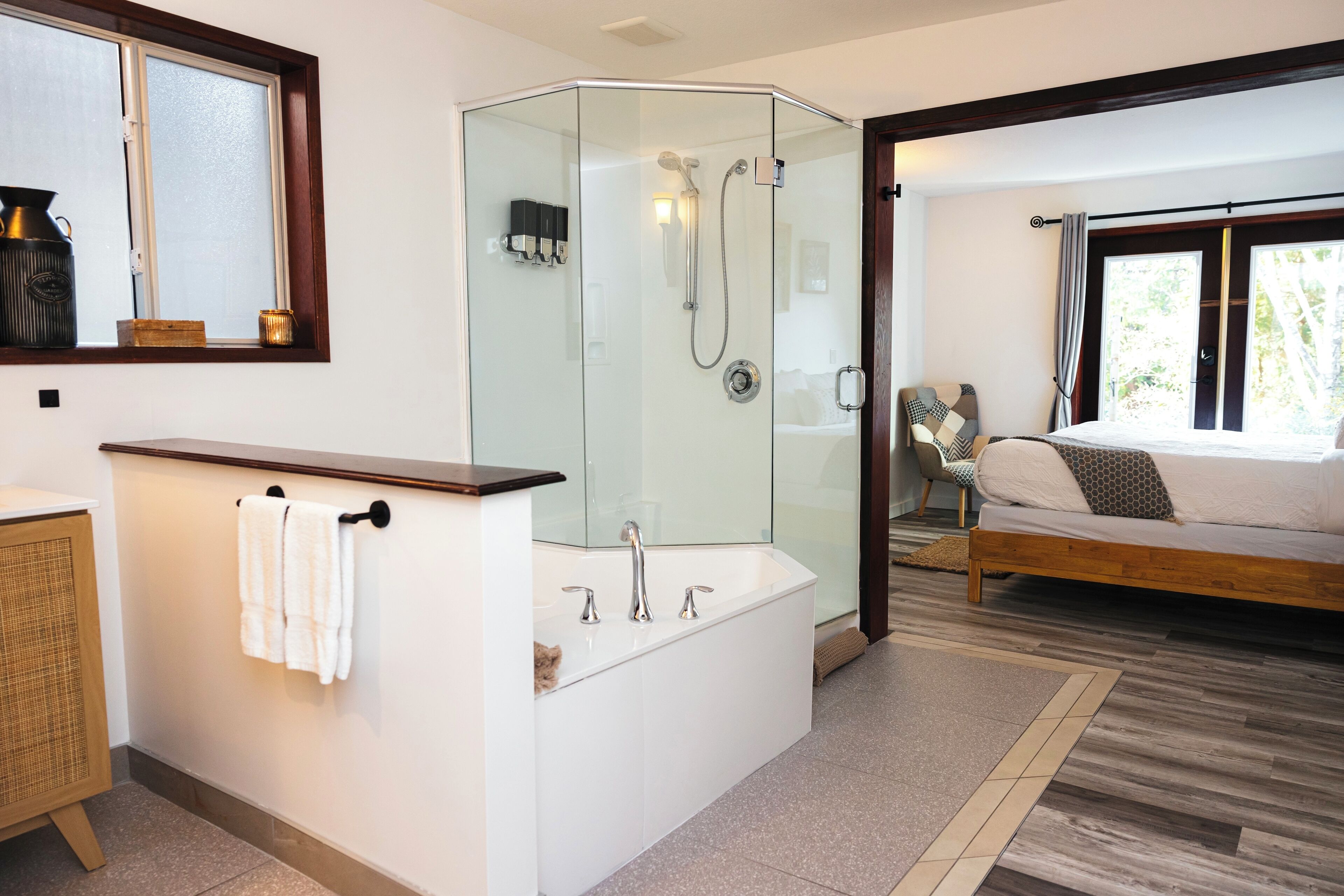 Deluxe Room, 1 King Bed, Ocean View