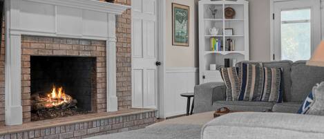 House, Multiple Beds, Patio, Garden View (Southern Sunshine Retreat) | Interior