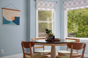 House, Multiple Beds, Patio, Garden View (Southern Sunshine Retreat) | Dining