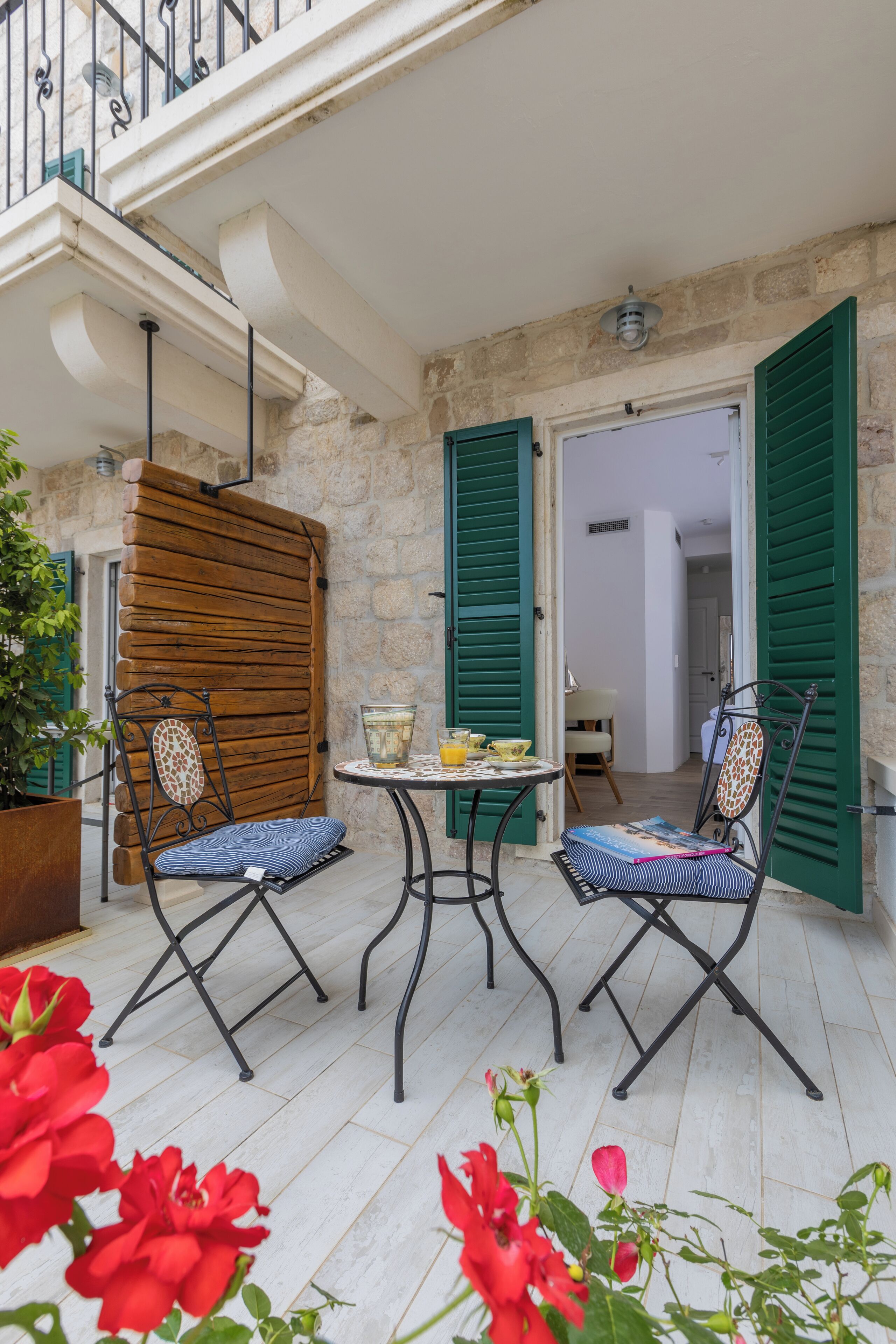 Habitación doble Deluxe, vista al jardín | Espacio para trabajar con laptop y wifi gratis 