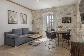 In-room dining - Casa Columba (Makarska)