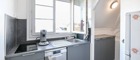 Frigorifero, microonde, forno, lavastoviglie