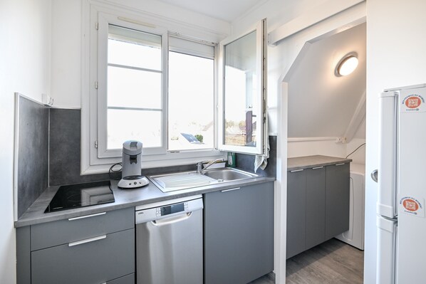 Fridge, microwave, oven, dishwasher