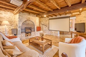 TV, fireplace