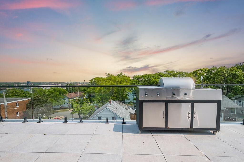 Photo - The Halifax Rooftop - Cozy Spa B&B