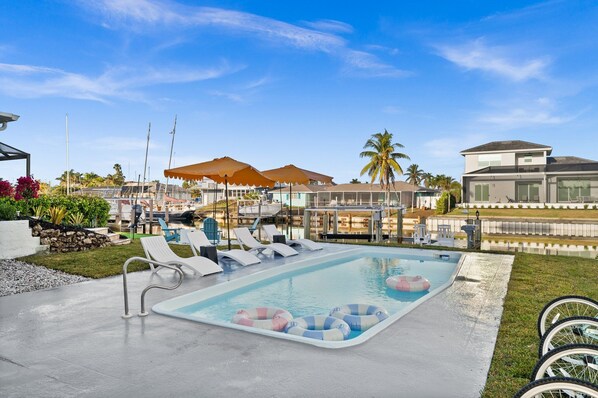 Outdoor pool, a heated pool