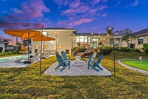 Property grounds - Resort-Style Waterfront Villa; Spa, Kayaks, Sauna, Heated Pool, Arcade, Golf (Marco Island)