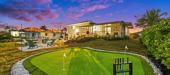 Waterfront, Spa, Kayaks, Sauna, Heated Pool, Arcade, Mini Golf, Fire Pit, Bikes