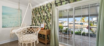 Waterfront, Spa, Kayaks, Sauna, Heated Pool, Arcade, Mini Golf, Fire Pit, Bikes