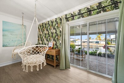 Waterfront, Spa, Kayaks, Sauna, Heated Pool, Arcade, Mini Golf, Fire Pit, Bikes