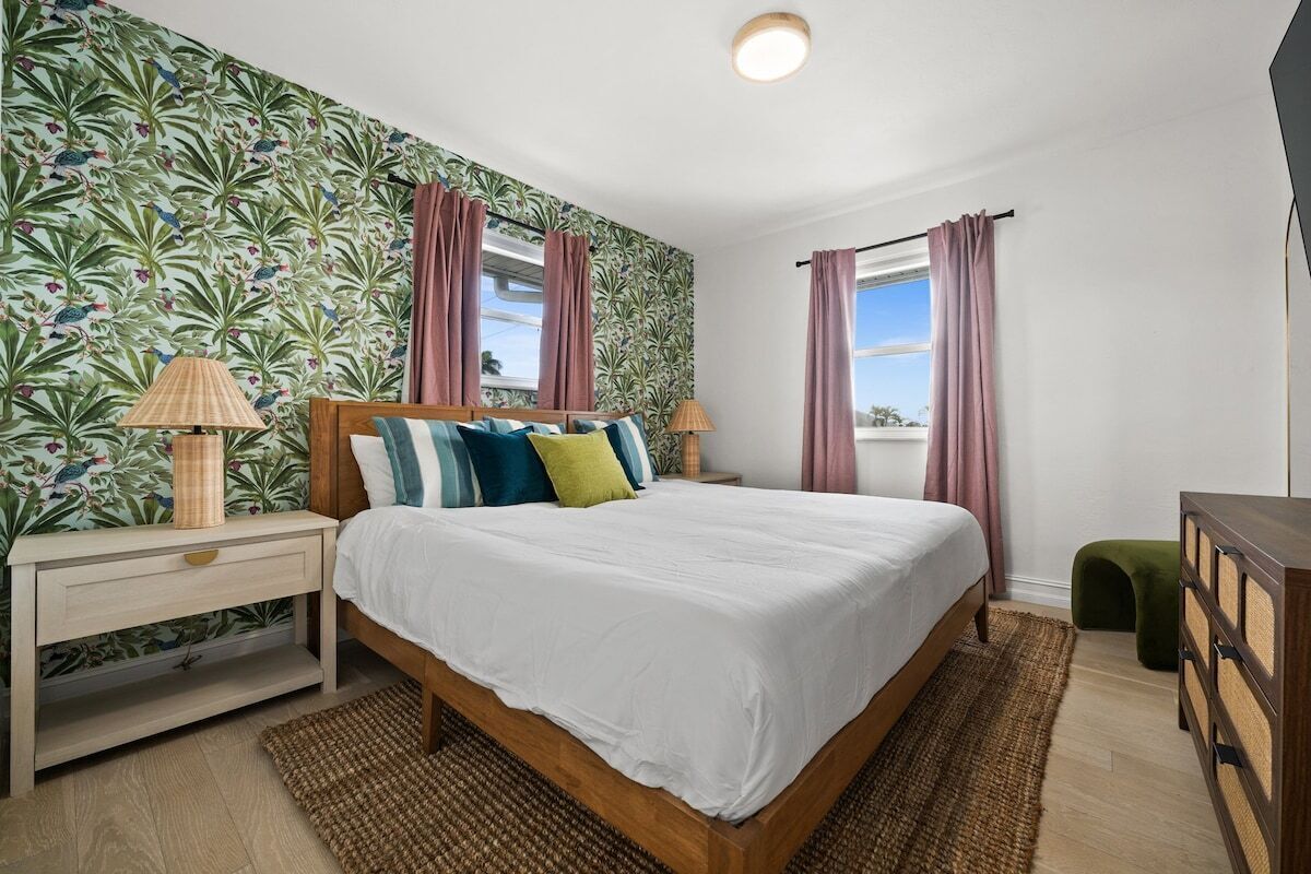 4 bedrooms, iron/ironing board, travel crib, WiFi (free)