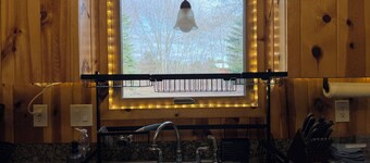 2BR Hot Tub Retreat Near CMU & Casino