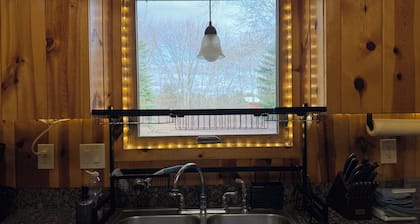 2BR Hot Tub Retreat Near CMU & Casino