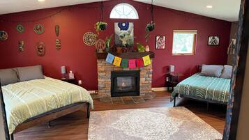 3 bedrooms, desk, iron/ironing board, free WiFi