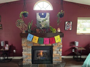 Interior - Relax near CMU and Casino with hot tub and fireplace (Mount Pleasant)