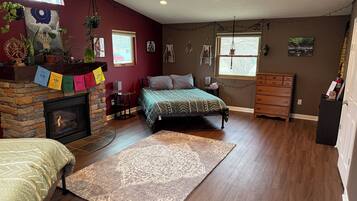 3 bedrooms, desk, iron/ironing board, free WiFi