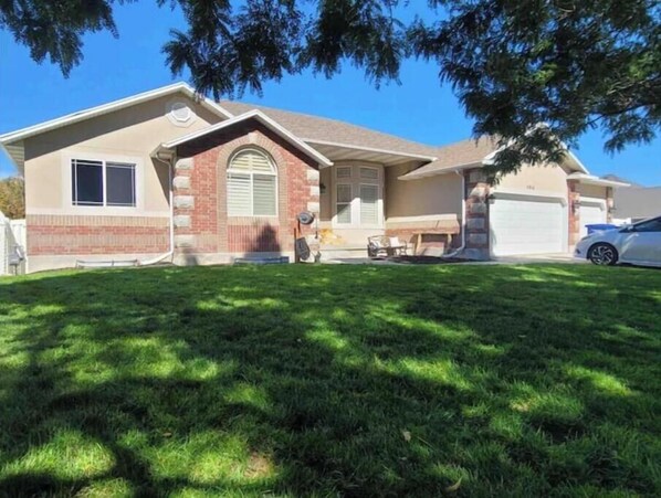 Exterior - Beautiful Herriman Home (Herriman)