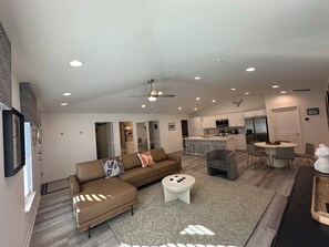Living area - 4 min to WEC, Crownwood Modern, NEW 3bd 2ba cozy townhome close to FAST  (Ocala)